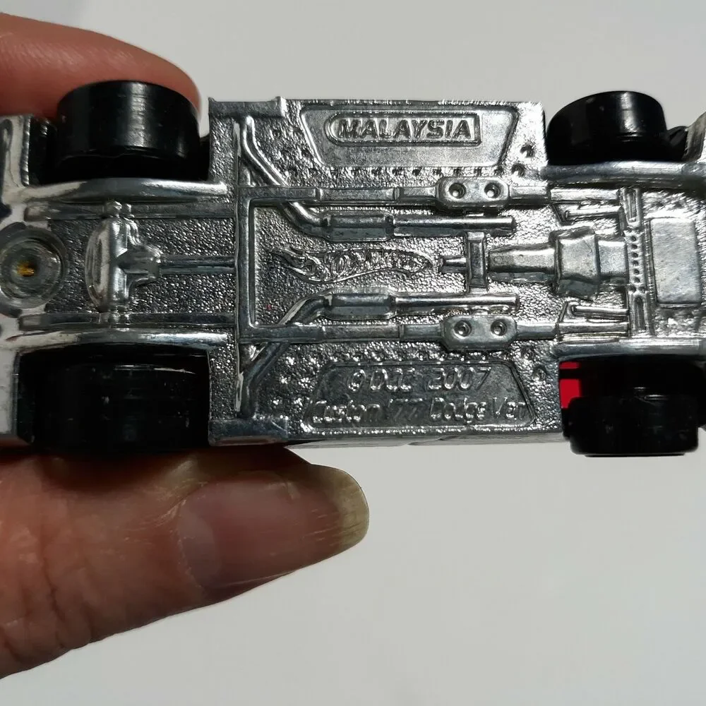 HOT WHEELS CUSTOM '77 DODGE VAN Mattel Die-Cast 2007 Silver with red flames